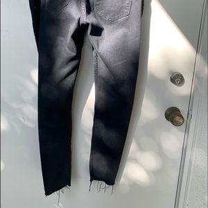 Free People Black, 5 button, stretchy, raw hem. Size 31. Excellent condition